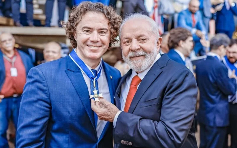 Lula grava vídeo, declara apoio a Veneziano e pede reeleição do senador na Paraíba