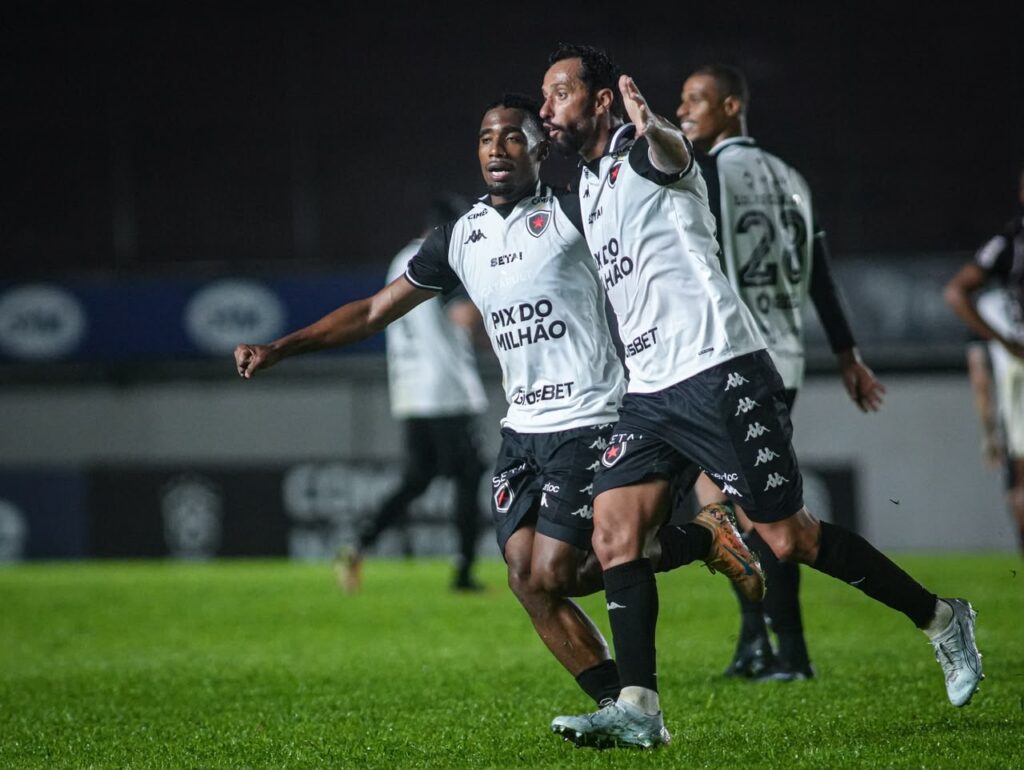 Após rebote no chute de Nenê, Rodolfo apareceu para marcar o gol de virada para o Belo - Foto: Fernando Alves / @fer0alves