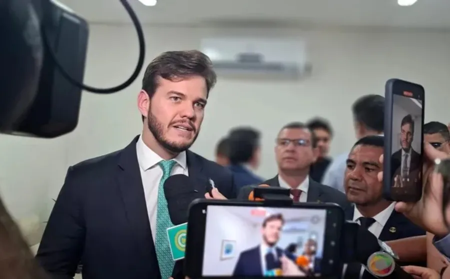 Bruno Cunha Lima sanciona LDO de 2027, mas oposição tenta anular votação na Câmara de Campina Grande