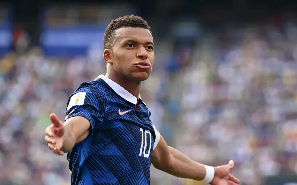 Mbappé contra Suécia na Copa do Mundo (Foto: ANGELA WEISS / AFP)