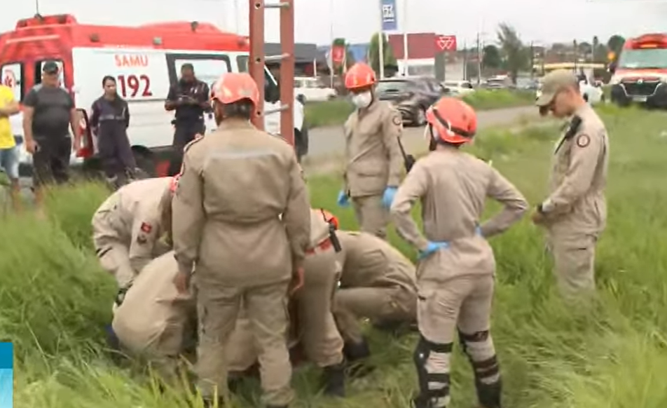 Venezuelana cai em bueiro de seis metros ao fugir de assalto em João Pessoa; suspeito levou liquidificador