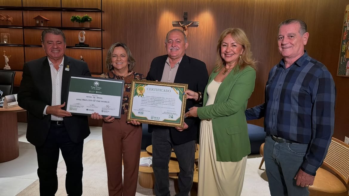 Patos conquista certificações nacional e internacional por ações de arborização urbana