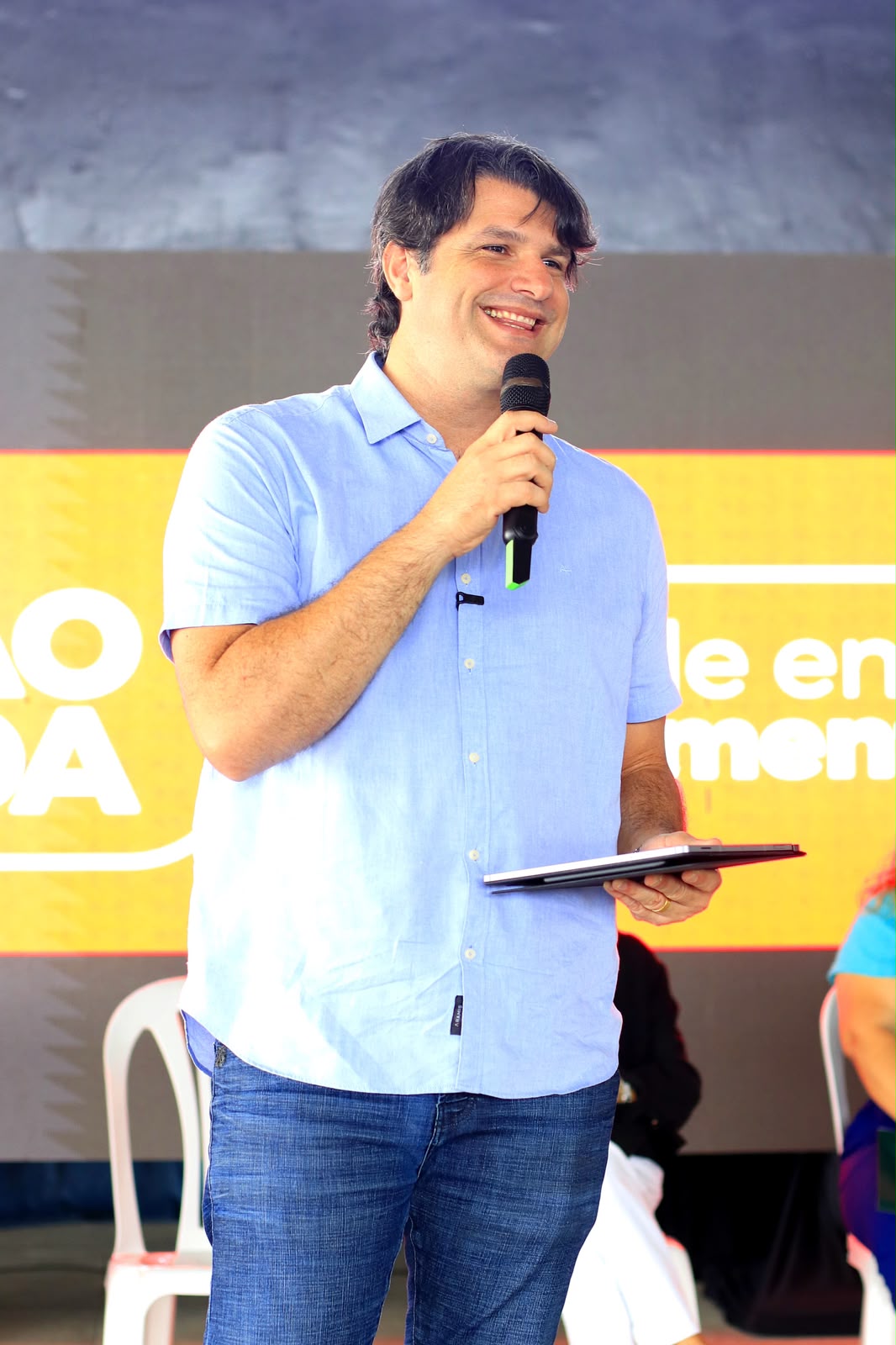 Leo Bezerra entrega 70 escrituras e garante direito à casa própria para famílias de João Pessoa