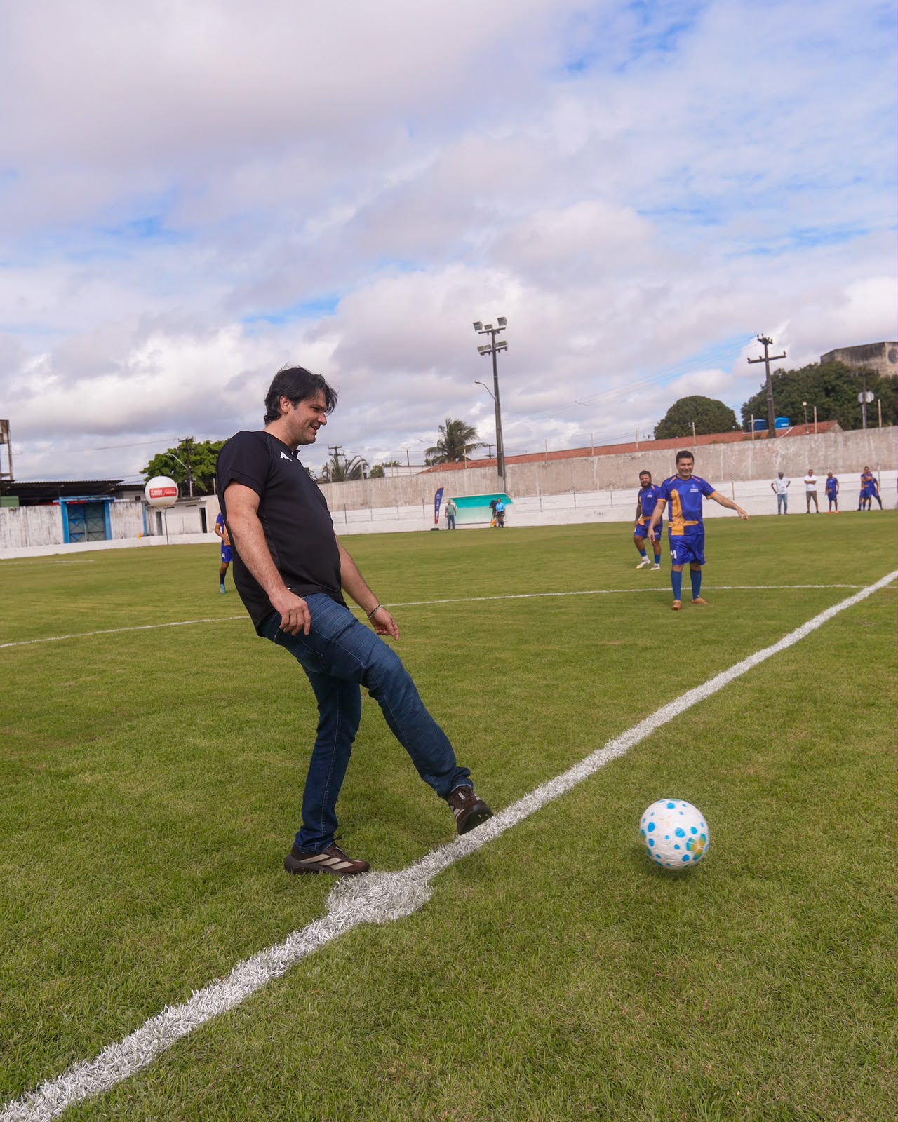 Leo Bezerra entrega novo campo de O Wilsão para fortalecer o futebol amador e escolinhas de base