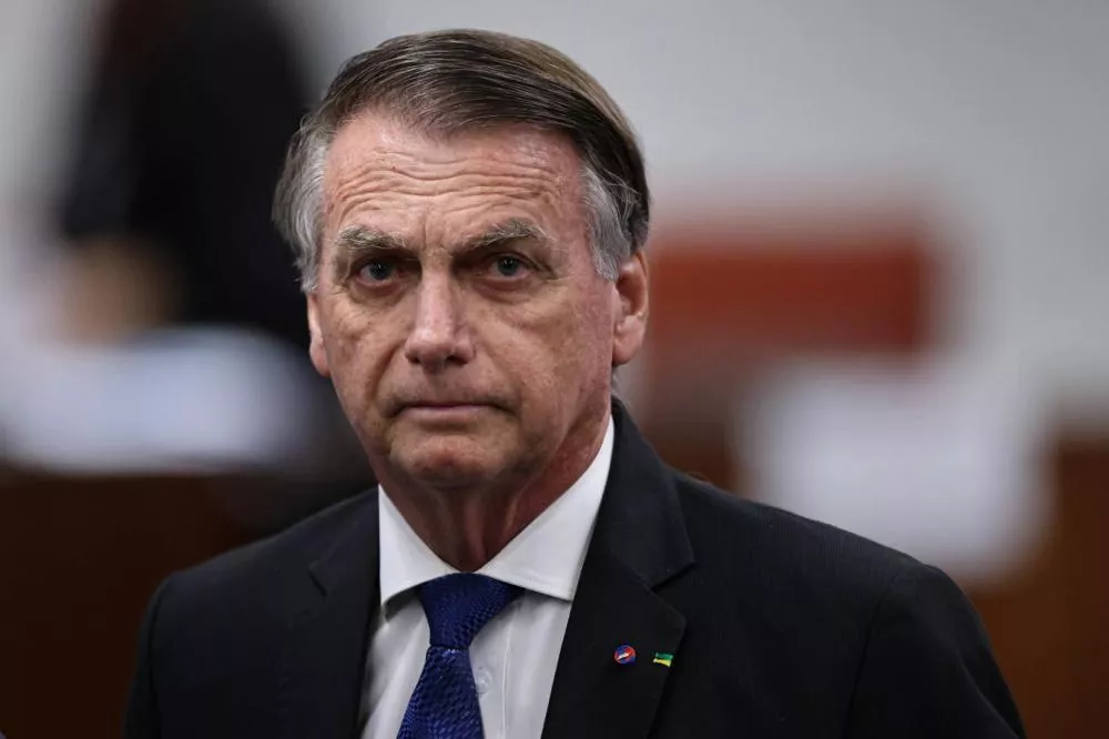 Moraes mantém prisão domiciliar de Bolsonaro, amplia restrições e proíbe visitas políticas até o fim das eleições