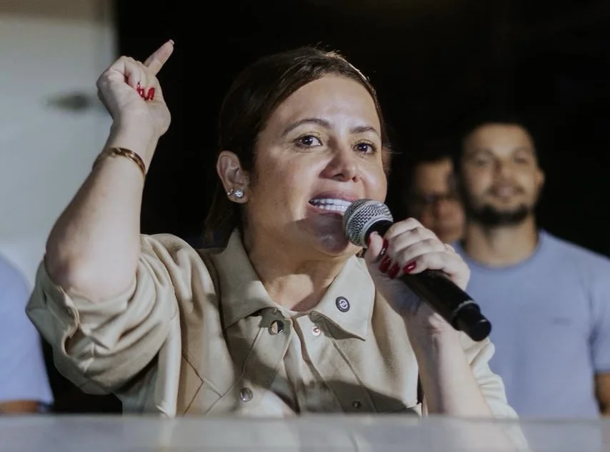 Prefeita de Bayeux se envolve em bate-boca nas redes e chama mulher de "nojenta", "rodada" e "amante de homens casados"