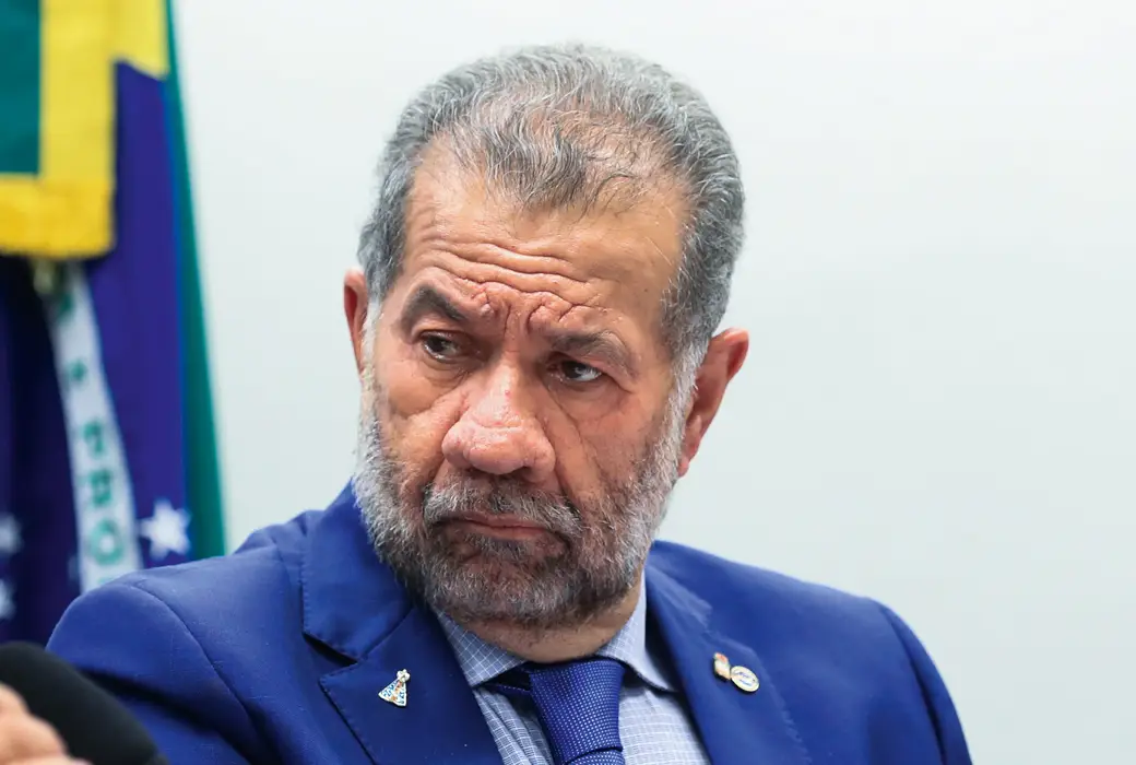 Carlos Lupi anuncia rompimento do PDT com Lucas após escolha de Lígia como vice e admite apoio a Cícero