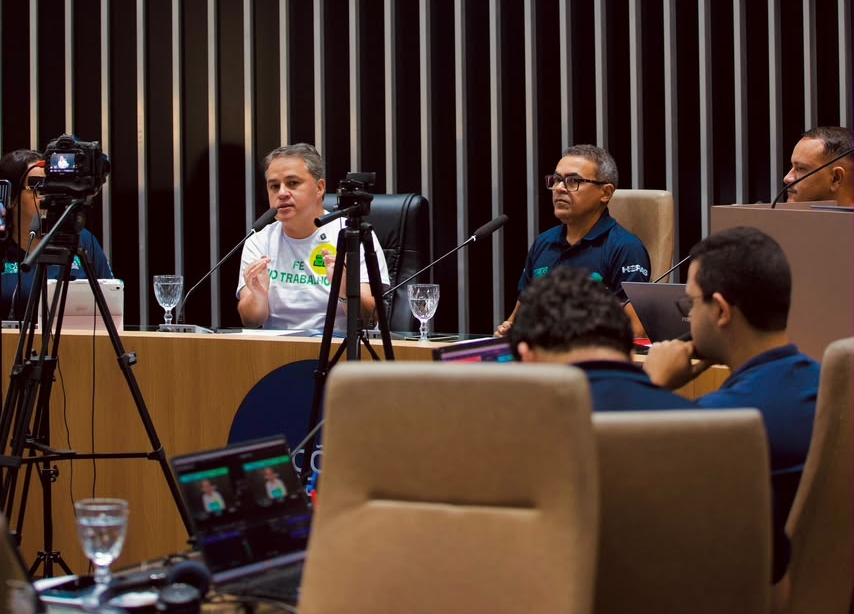 Efraim defende escala 5×2 e redução de impostos para empresas compensarem mudança na jornada de trabalho