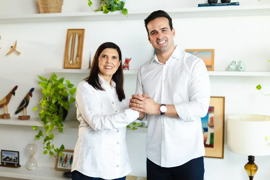 Na imagem, o Governador Lucas Ribeiro (PP) ao lado da candidata a vice-governadora, Lígia Feliciano