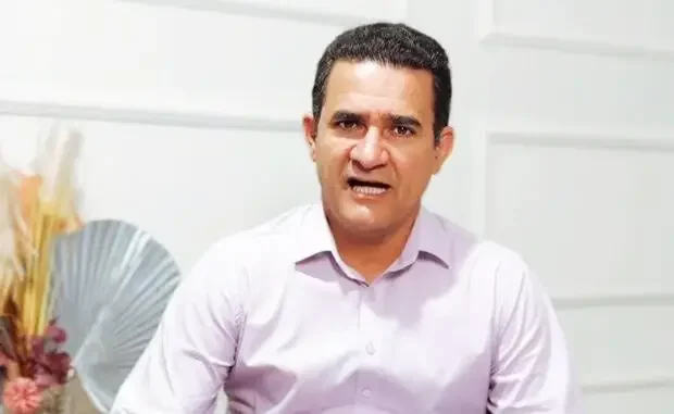 Justiça afasta prefeito de Caaporã em operação que mira suposto esquema de desvio de mais de R$ 2 milhões