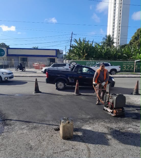 Prefeitura de João Pessoa realiza serviços de tapa-buraco em quase 50 bairros nesta quinta-feira
