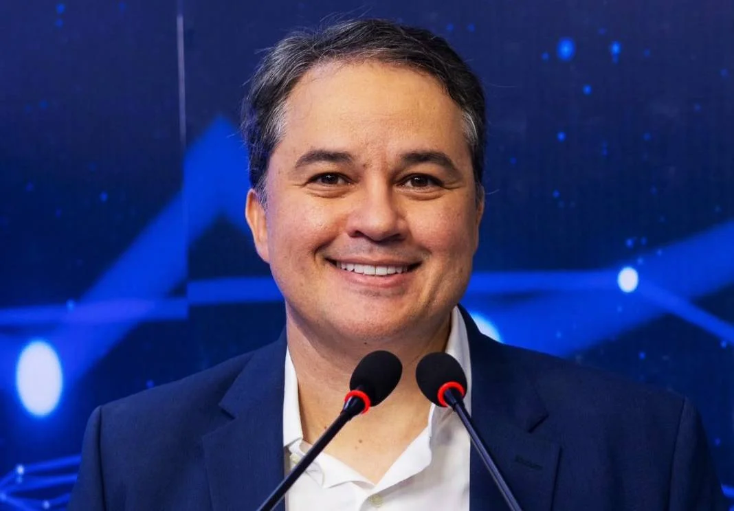 Efraim apresenta propostas para segurança, habitação, inovação e gestão pública durante debate no Sistema Arapuan de TV