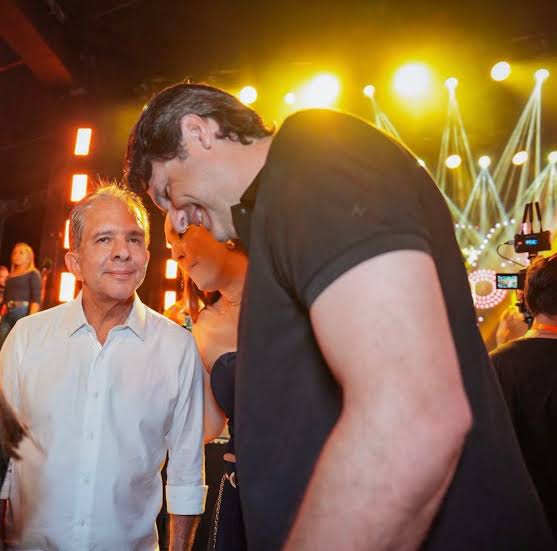 Leo Bezerra decide apoiar Nabor para o Senado e fecha votos com candidatos de chapas adversárias