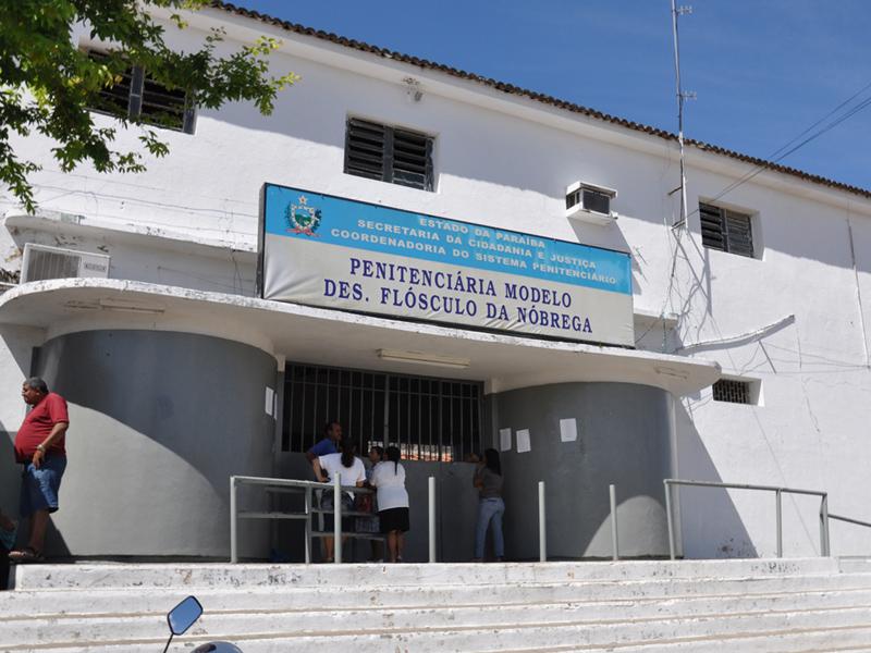 Justiça mantém prisão de empresário investigado por jogos de azar e lavagem de dinheiro, que é levado para o Presídio do Roger