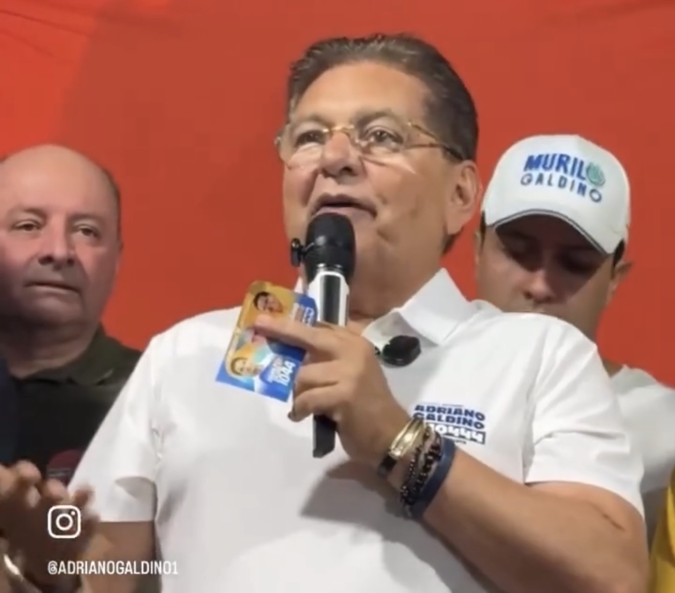 Após assalto dentro de casa, Adriano Galdino agradece por estar vivo e revela trauma da esposa: “Ainda está chorando”