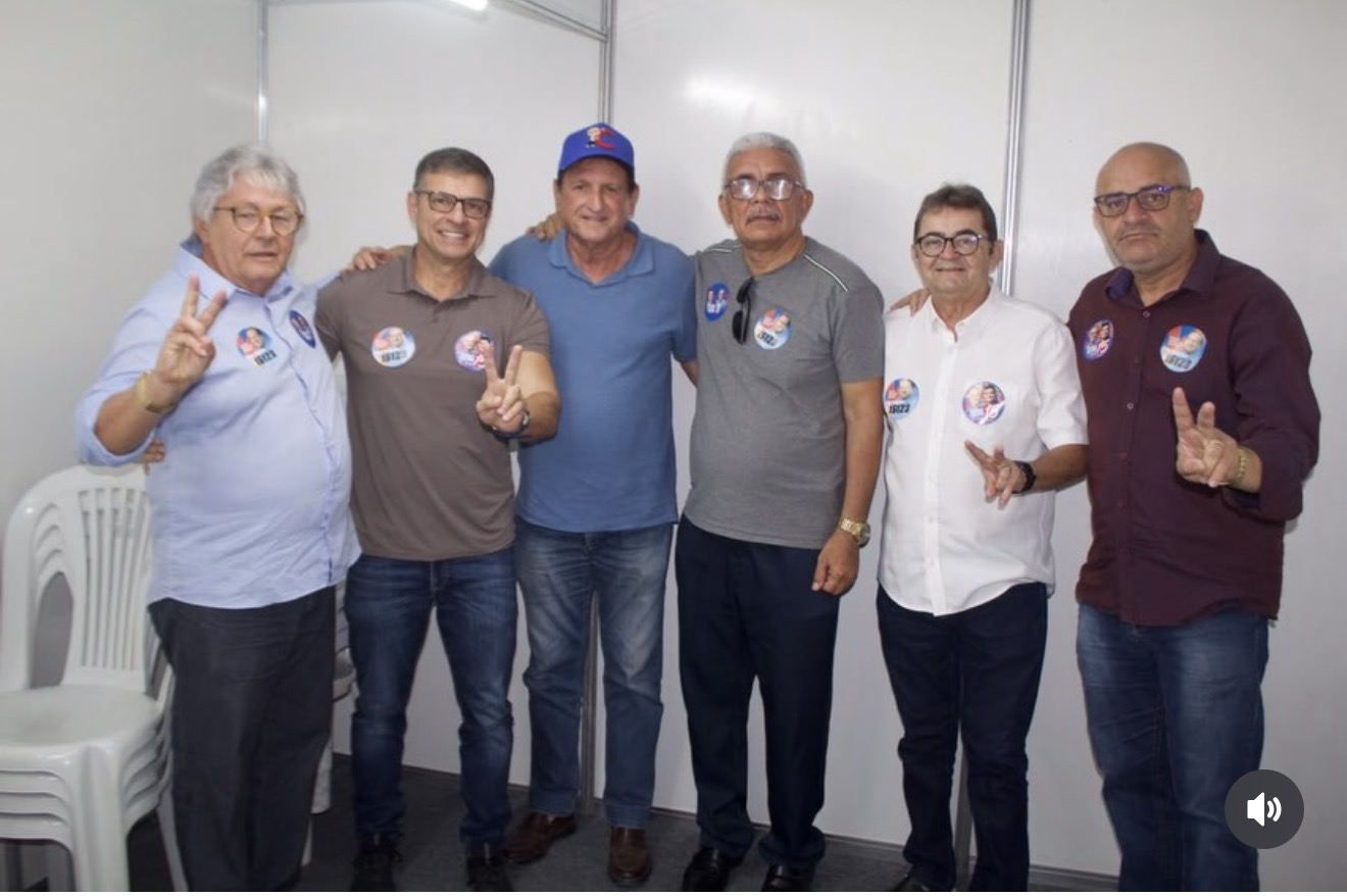 Após ter candidatura impugnada pelo TRE-PB, Vitor Hugo declara apoio a Hervázio Bezerra e leva lideranças para novo projeto