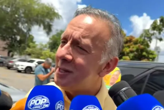 Aguinaldo Ribeiro vota em Campina Grande e demonstra confiança no desempenho de Lucas nas urnas