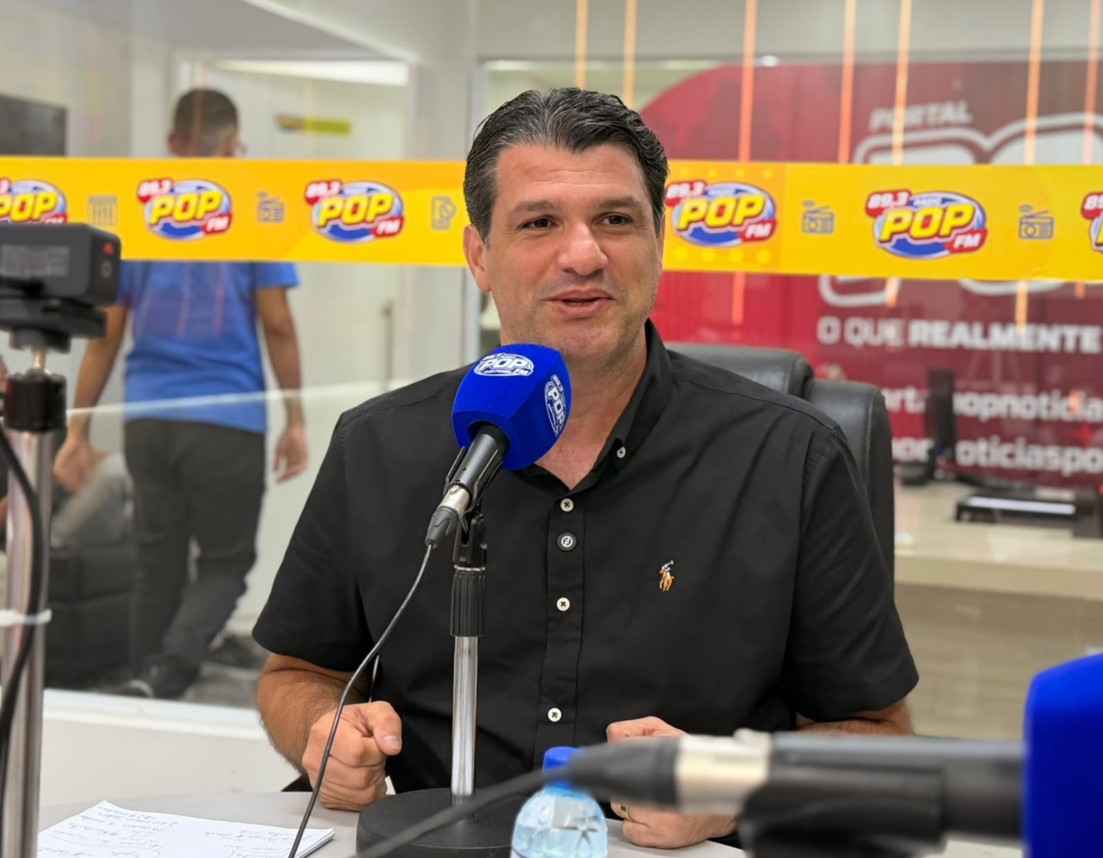 Léo Bezerra rejeita veto político a artistas no Carnaval de João Pessoa: “Não compactuamos com essa intolerância”